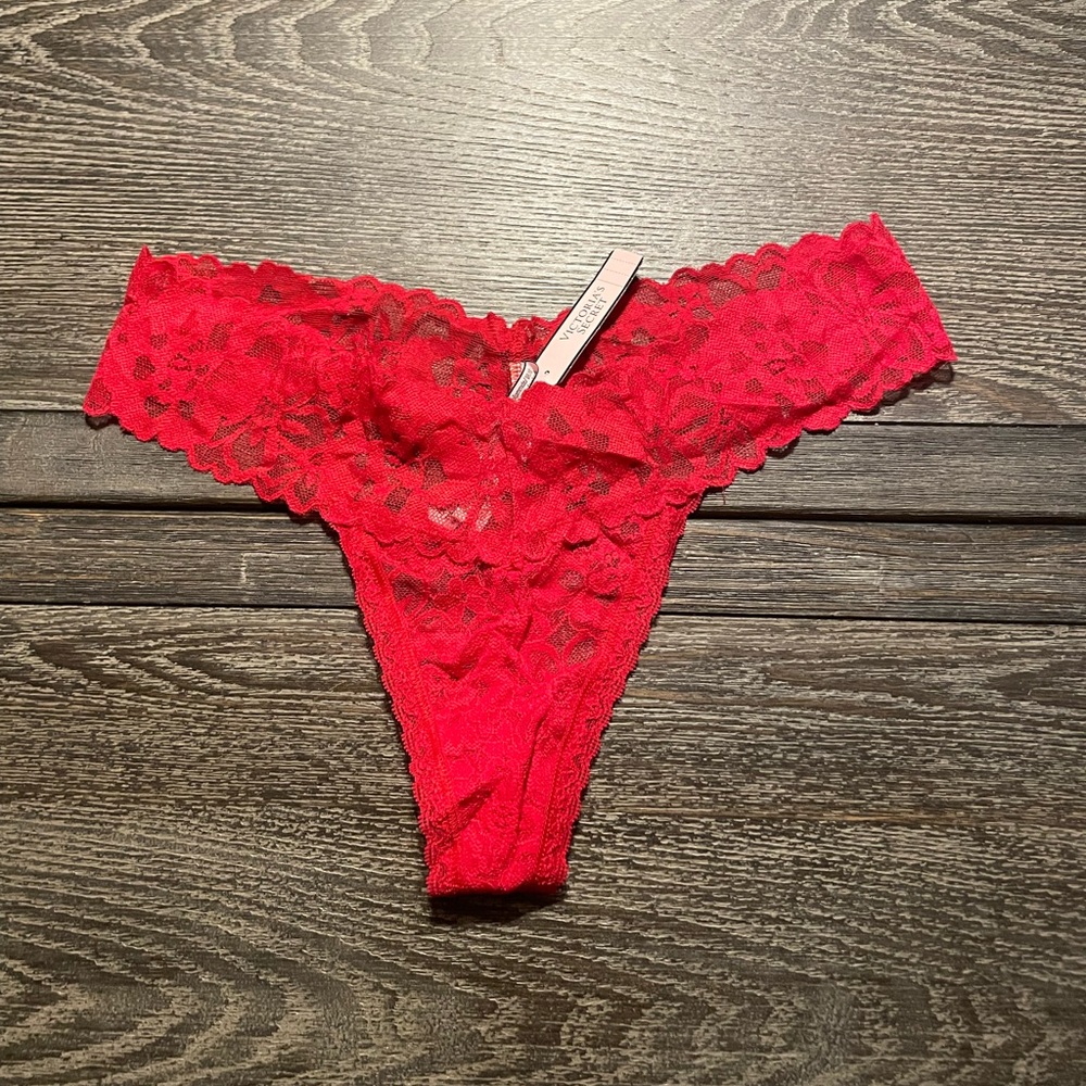 VS - Red Lace Thong